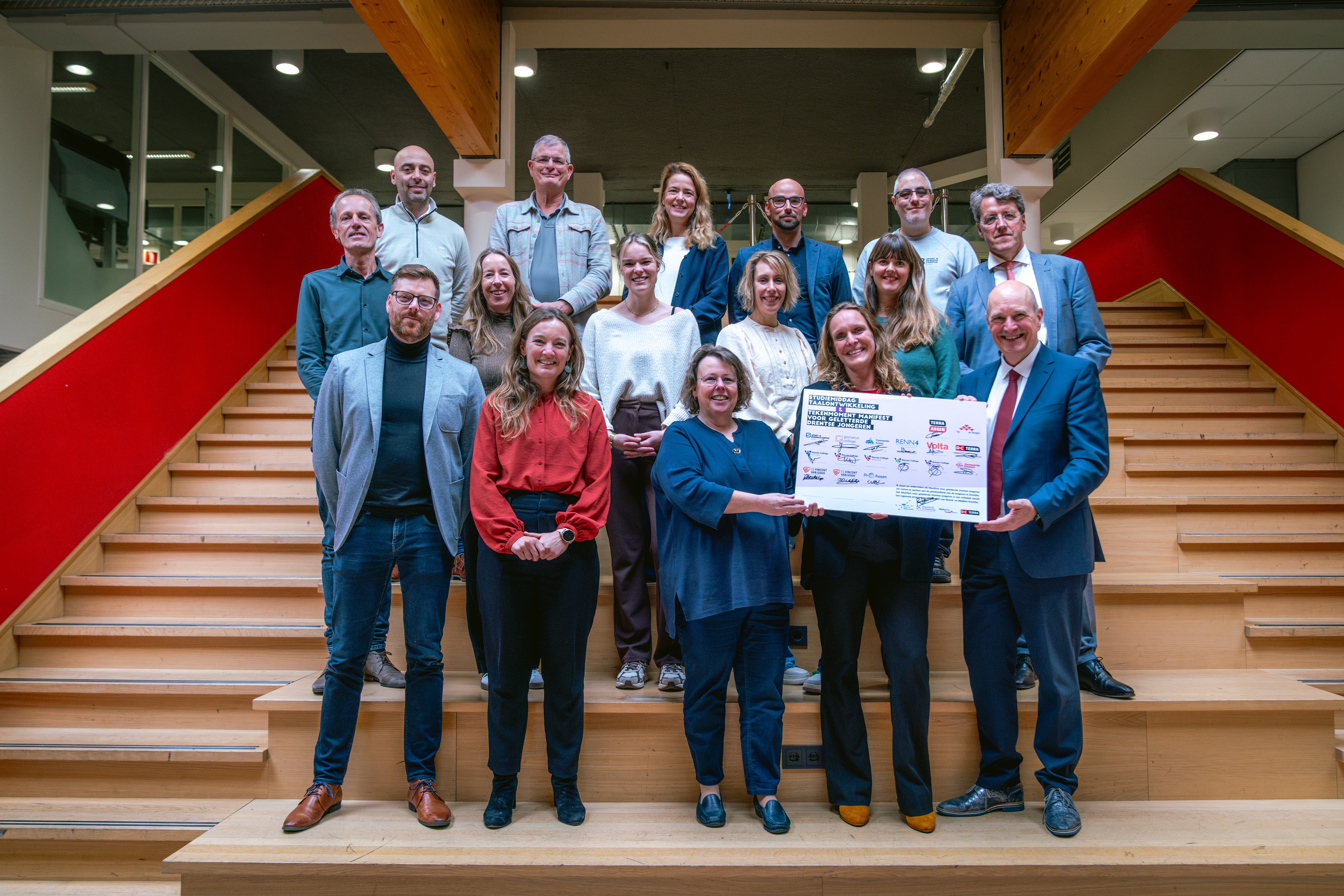 Ondertekening Manifest Iris Sijbom Fotografie 2024 IR206845 Verbeterd NR